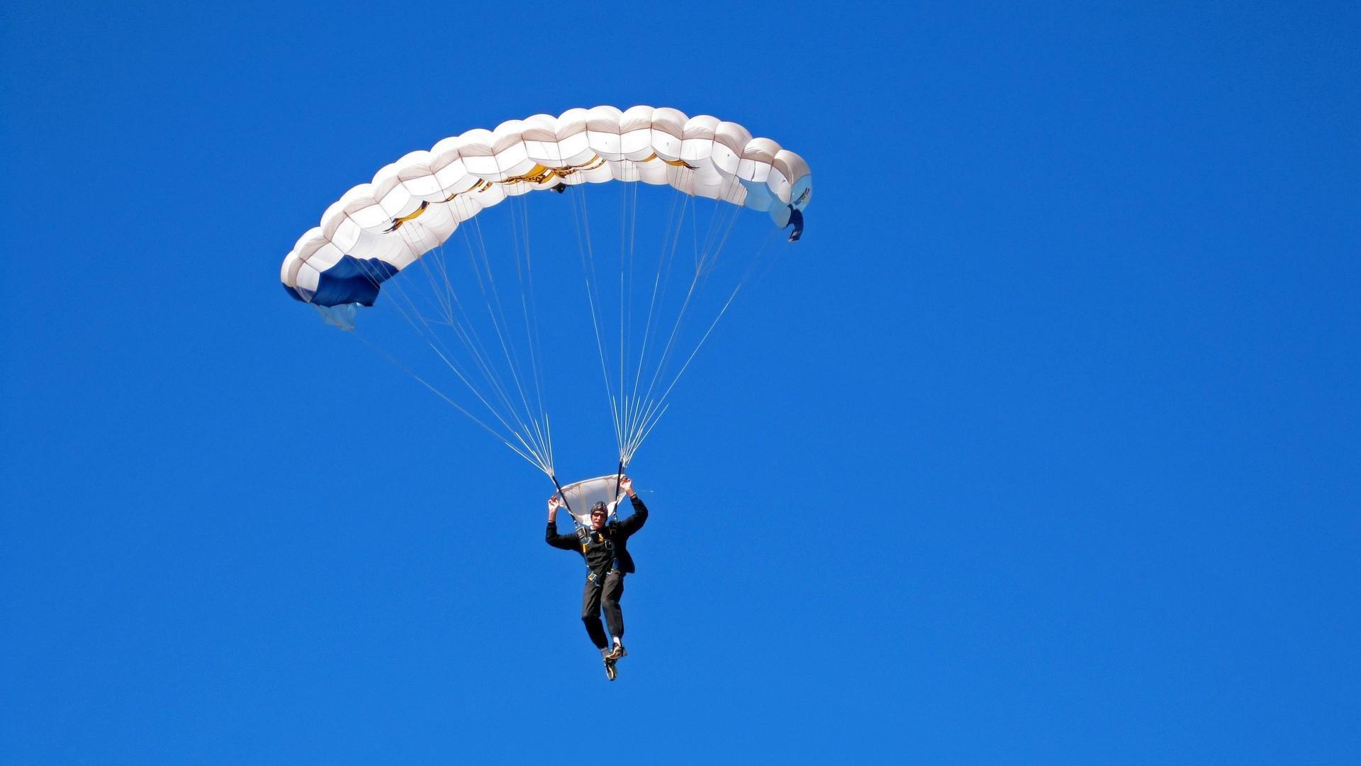 欧冠决赛巅峰对决，皇马绝杀多特蒙德，第15次捧起大耳朵杯