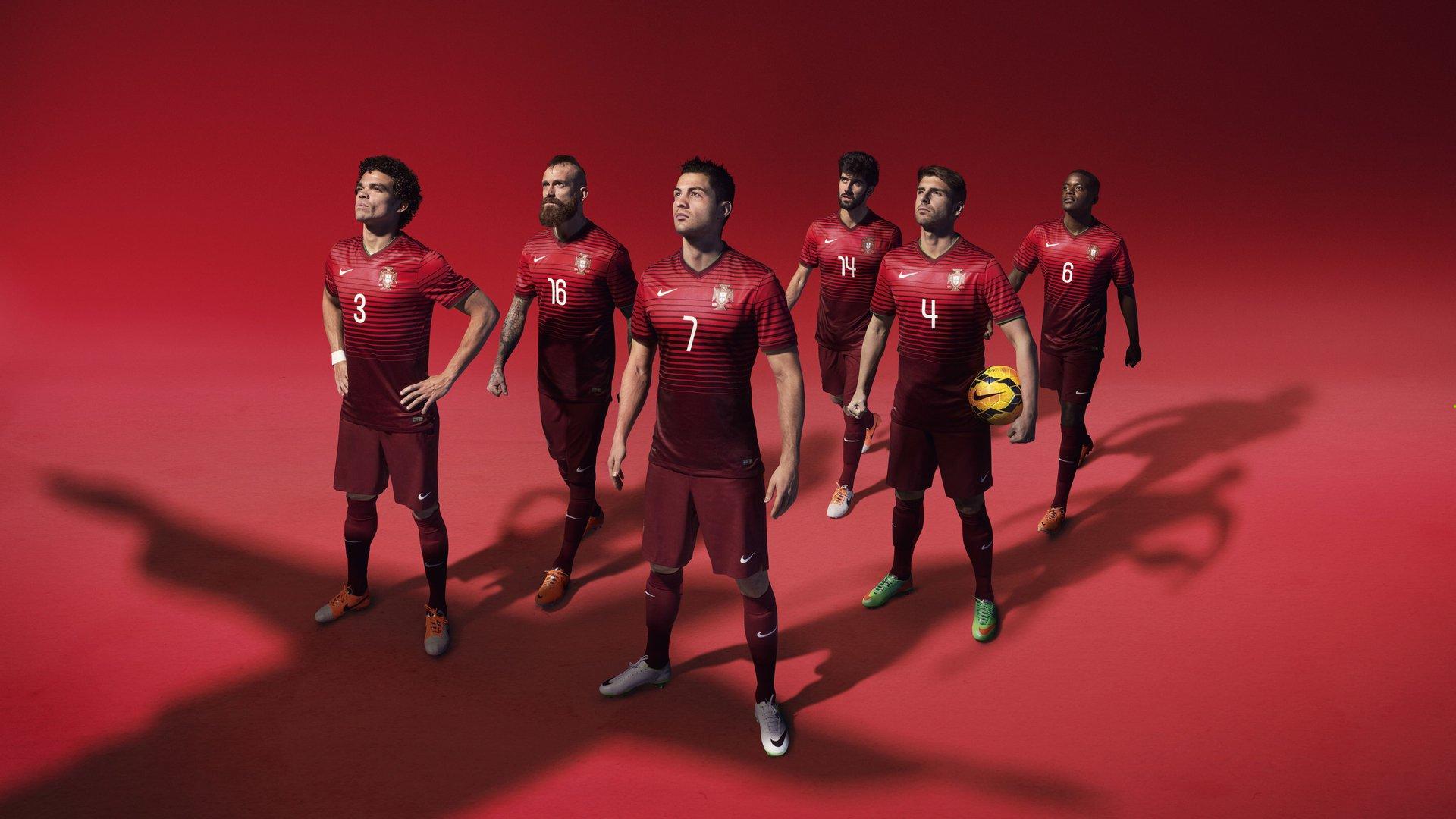 中国选手张伟丽成功卫冕UFC女子草量级冠军 展现格斗精神与实力